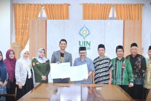 Foto-bersama-usai-penandatanganan-PKS-BSI-dengan-UIN-Antasari-Foto-Humas-Jamal-Ripani